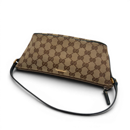 https://cdn.shopify.com/s/files/1/0564/9376/8855/files/Gucci_Handtasche_Boat_Baguette_monogram_beige_vintage_GG7309.webp?v=1778683624