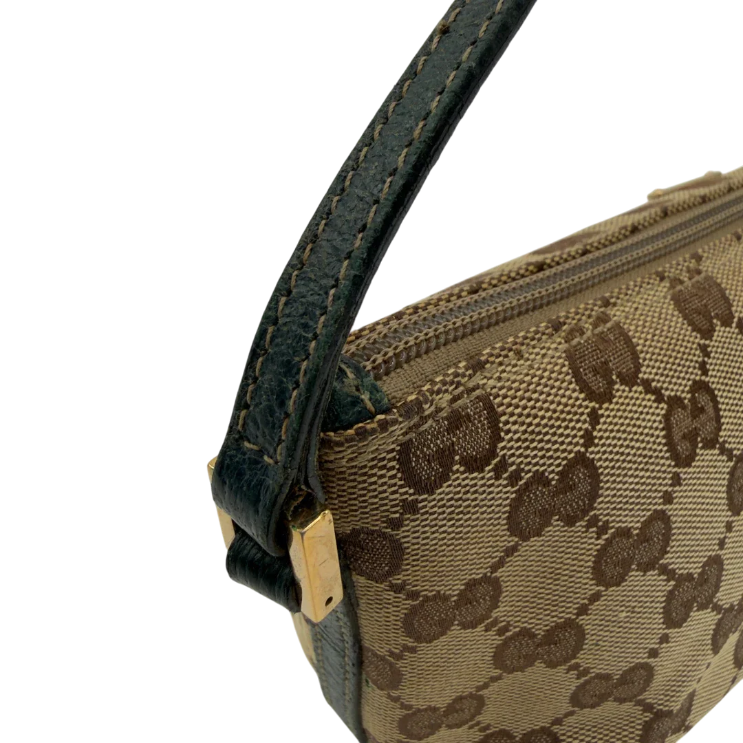 https://cdn.shopify.com/s/files/1/0564/9376/8855/files/Gucci_Handtasche_Boat_Baguette_monogram_beige_vintage_GG7311.webp?v=1778683624