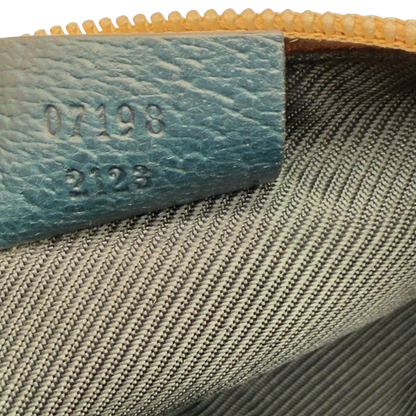 https://cdn.shopify.com/s/files/1/0564/9376/8855/files/Gucci_Handtasche_Boat_Baguette_monogram_beige_vintage_GG7314.webp?v=1778683624