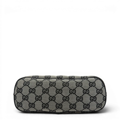 https://cdn.shopify.com/s/files/1/0564/9376/8855/files/Gucci_Handtasche_Boat_Baguette_monogram_beige_vintage_GG7486.webp?v=1779291385