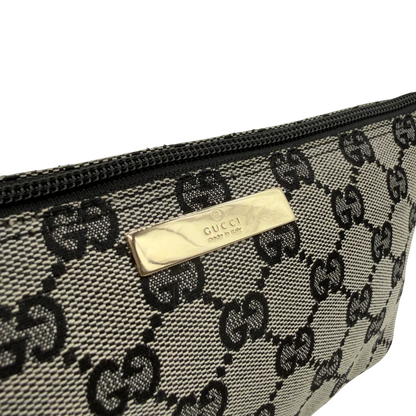 https://cdn.shopify.com/s/files/1/0564/9376/8855/files/Gucci_Handtasche_Boat_Baguette_monogram_beige_vintage_GG7492.webp?v=1779291386