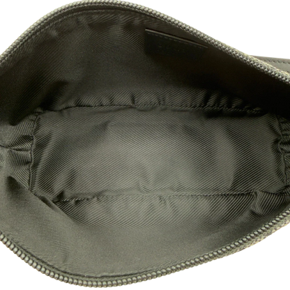 https://cdn.shopify.com/s/files/1/0564/9376/8855/files/Gucci_Handtasche_Boat_Baguette_monogram_beige_vintage_GG7495.webp?v=1779291386