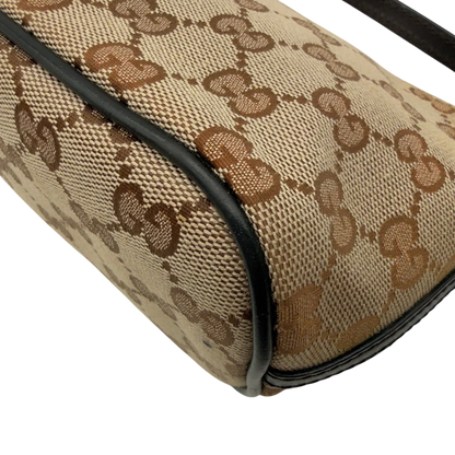 https://cdn.shopify.com/s/files/1/0564/9376/8855/files/Gucci_Handtasche_Boat_Baguette_monogram_beige_vintage_GG7592.webp?v=1779289596