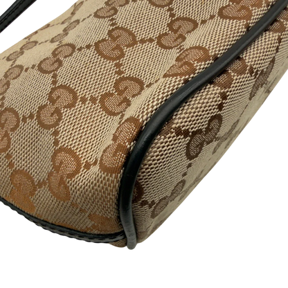 https://cdn.shopify.com/s/files/1/0564/9376/8855/files/Gucci_Handtasche_Boat_Baguette_monogram_beige_vintage_GG7593.webp?v=1779289596