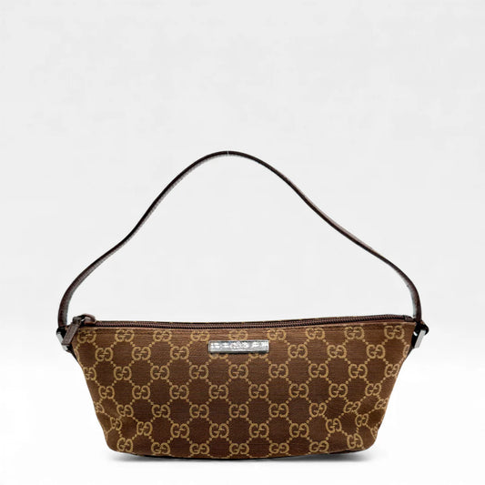 https://cdn.shopify.com/s/files/1/0564/9376/8855/files/Gucci_Handtasche_Boat_Baguette_monogram_braun_vintage_GG_handbag_5200.webp?v=1765382390