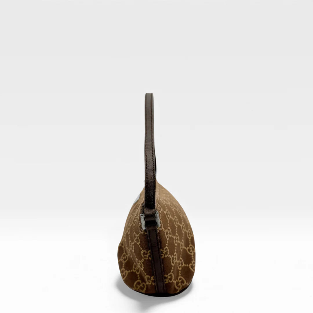 https://cdn.shopify.com/s/files/1/0564/9376/8855/files/Gucci_Handtasche_Boat_Baguette_monogram_braun_vintage_GG_handbag_5203.webp?v=1765382456