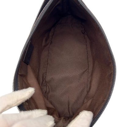 https://cdn.shopify.com/s/files/1/0564/9376/8855/files/Gucci_Handtasche_Boat_Baguette_monogram_dunkelbraun_16.webp?v=1784807007