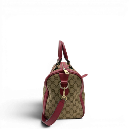 https://cdn.shopify.com/s/files/1/0564/9376/8855/files/Gucci_Handtasche_Boston_Bag_mit_Umhangegurt_monogram_beige_2.webp?v=1782909009