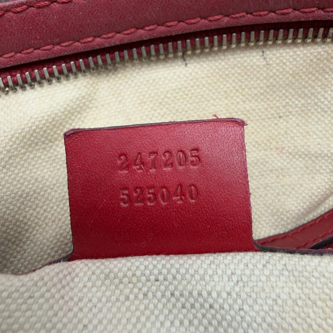 https://cdn.shopify.com/s/files/1/0564/9376/8855/files/Gucci_Handtasche_Boston_Bag_mit_Umhangegurt_monogram_beige_22.webp?v=1782909009