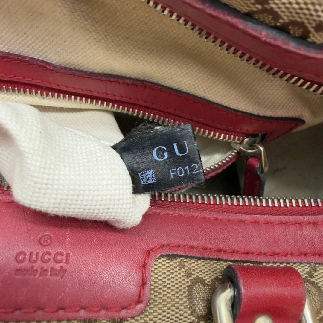 https://cdn.shopify.com/s/files/1/0564/9376/8855/files/Gucci_Handtasche_Boston_Bag_mit_Umhangegurt_monogram_beige_23.webp?v=1782909009