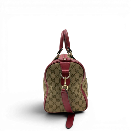 https://cdn.shopify.com/s/files/1/0564/9376/8855/files/Gucci_Handtasche_Boston_Bag_mit_Umhangegurt_monogram_beige_3.webp?v=1782909009