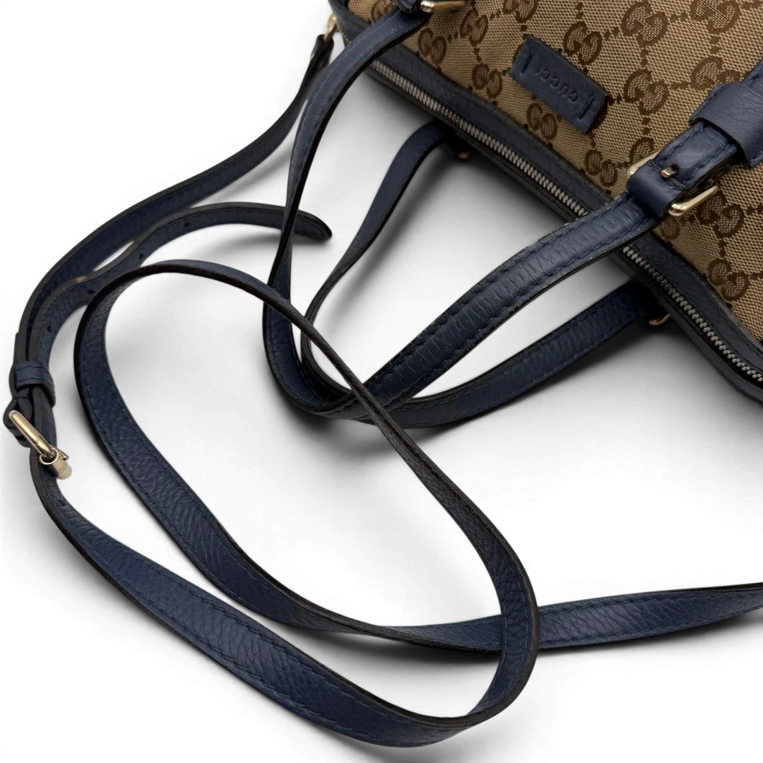 https://cdn.shopify.com/s/files/1/0564/9376/8855/files/Gucci_Handtasche_Boston_mit_Umhangegurt_monogram_beige_vintage_GG8603.webp?v=1781107385