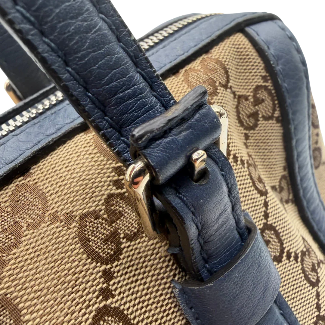 https://cdn.shopify.com/s/files/1/0564/9376/8855/files/Gucci_Handtasche_Boston_mit_Umhangegurt_monogram_beige_vintage_GG8605.webp?v=1781107385