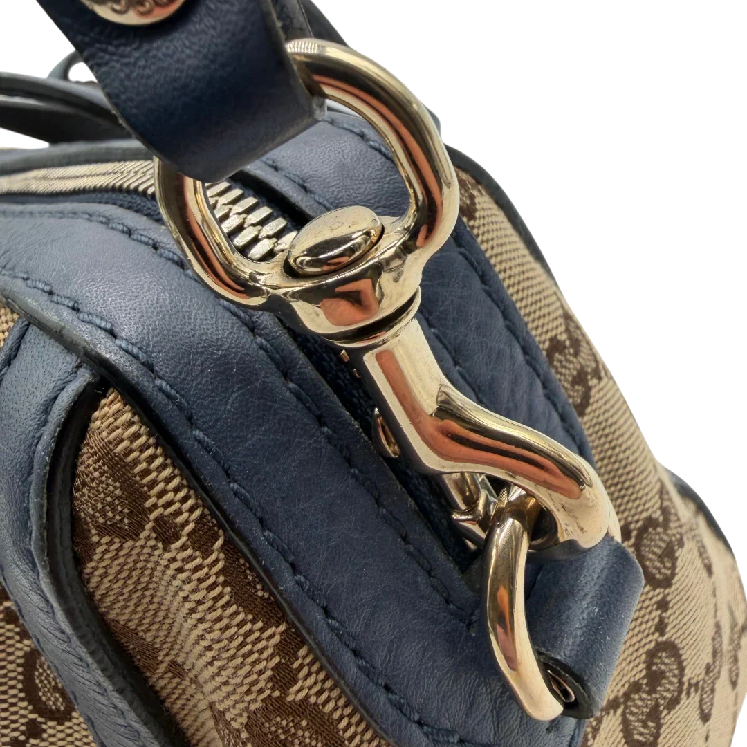 https://cdn.shopify.com/s/files/1/0564/9376/8855/files/Gucci_Handtasche_Boston_mit_Umhangegurt_monogram_beige_vintage_GG8606.webp?v=1781107385