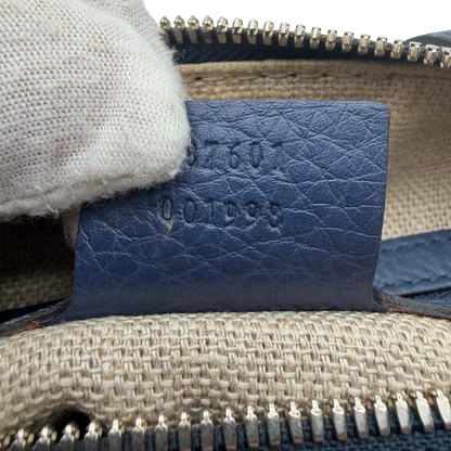 https://cdn.shopify.com/s/files/1/0564/9376/8855/files/Gucci_Handtasche_Boston_mit_Umhangegurt_monogram_beige_vintage_GG8609.webp?v=1781107386