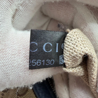 https://cdn.shopify.com/s/files/1/0564/9376/8855/files/Gucci_Handtasche_Boston_mit_Umhangegurt_monogram_beige_vintage_GG8611.webp?v=1781107386