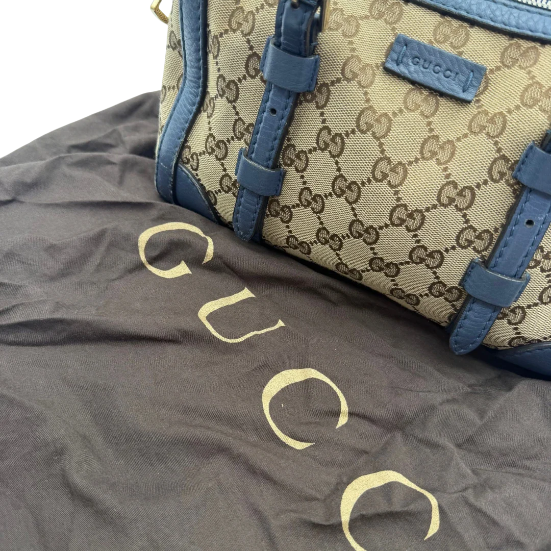 https://cdn.shopify.com/s/files/1/0564/9376/8855/files/Gucci_Handtasche_Boston_mit_Umhangegurt_monogram_beige_vintage_GG8612.webp?v=1781107386