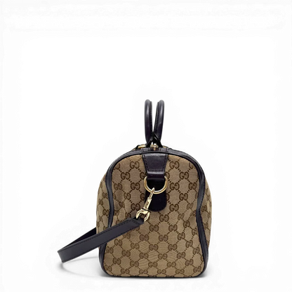 https://cdn.shopify.com/s/files/1/0564/9376/8855/files/Gucci_Handtasche_Boston_mit_Umhangegurt_monogram_beige_vintage_GG9938.webp?v=1775725815