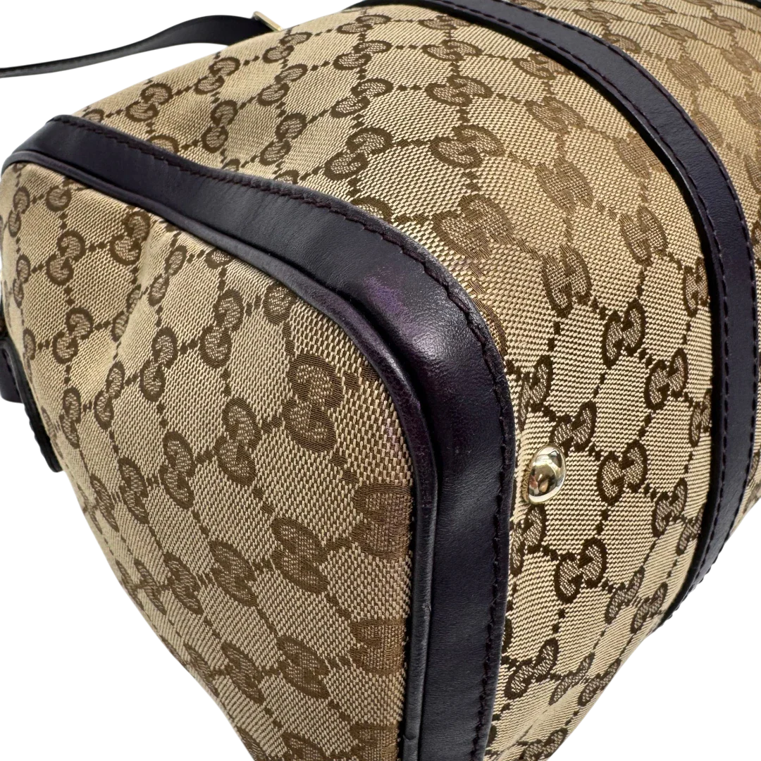 https://cdn.shopify.com/s/files/1/0564/9376/8855/files/Gucci_Handtasche_Boston_mit_Umhangegurt_monogram_beige_vintage_GG9942.webp?v=1775725815