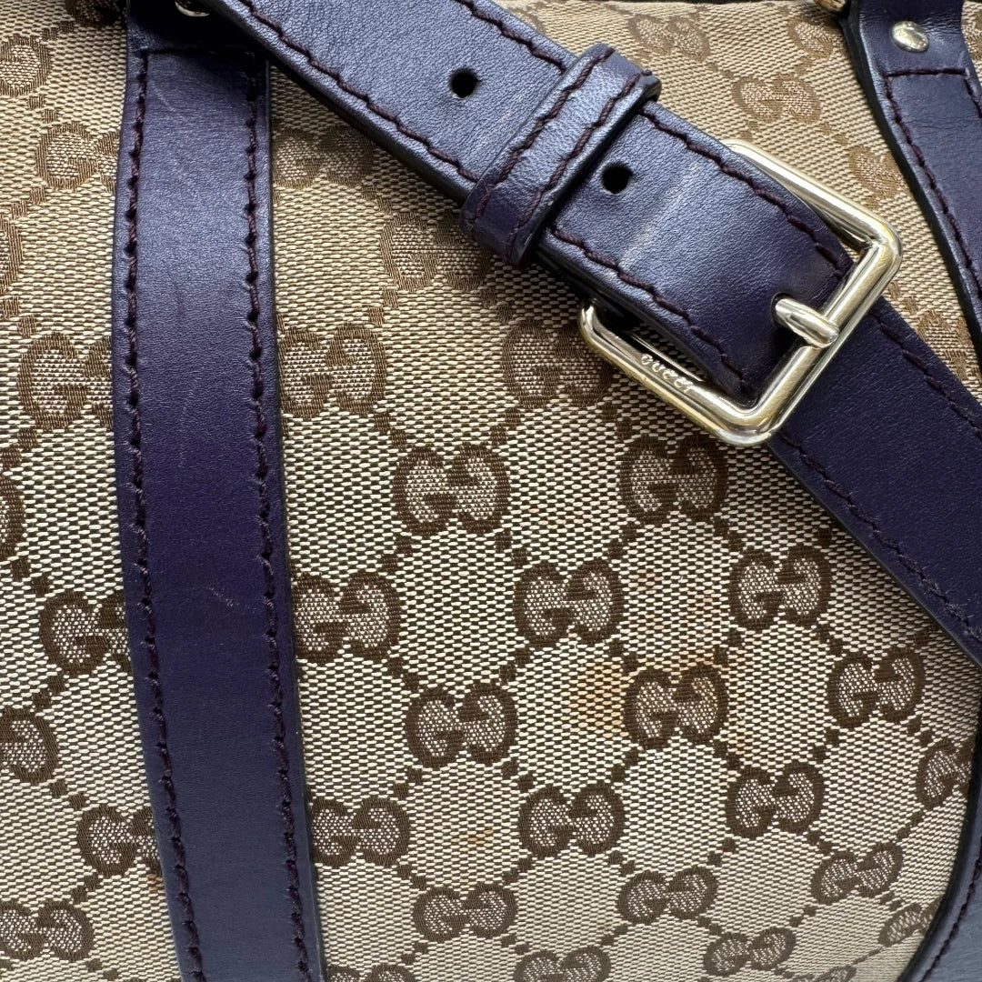 https://cdn.shopify.com/s/files/1/0564/9376/8855/files/Gucci_Handtasche_Boston_mit_Umhangegurt_monogram_beige_vintage_GG9952.webp?v=1775725815