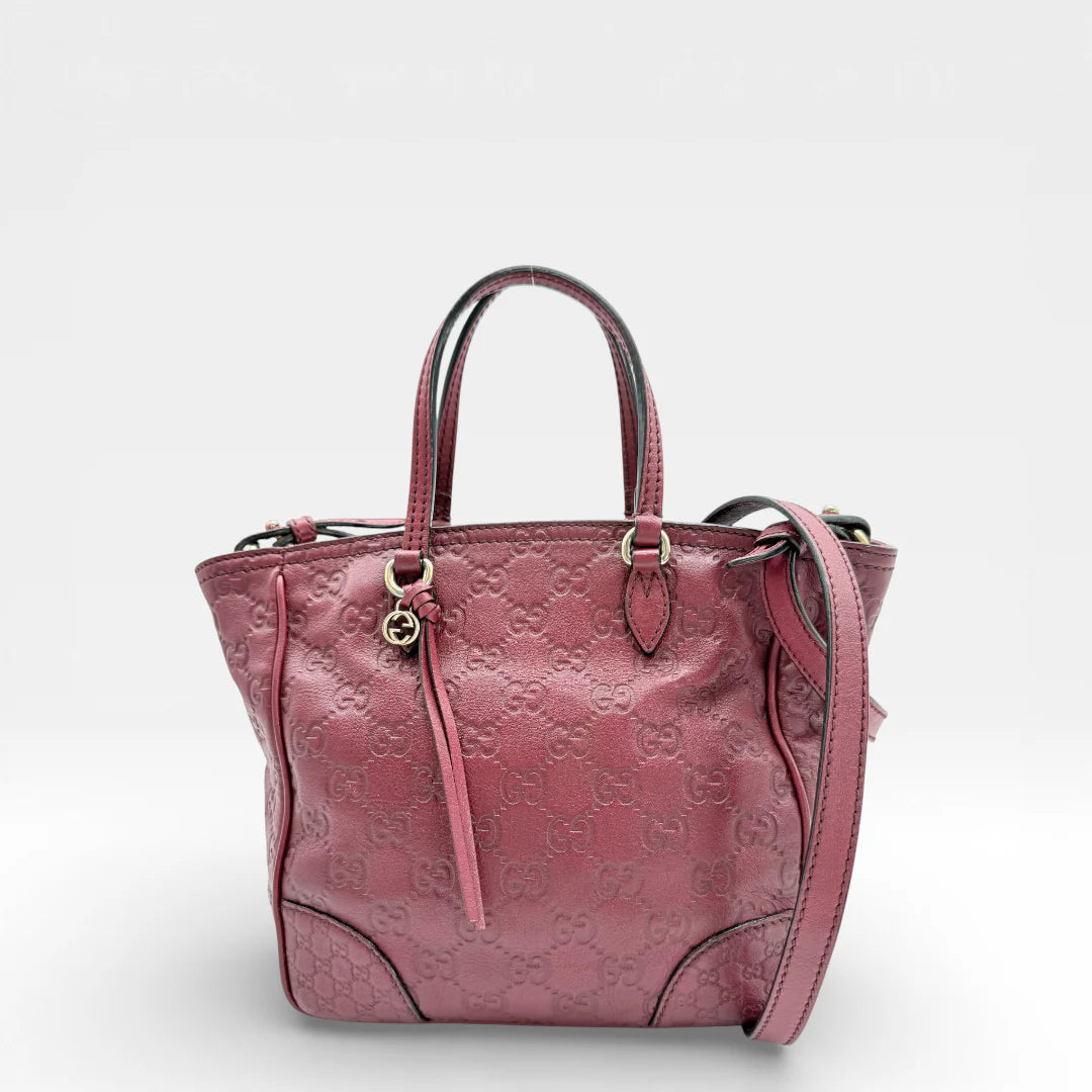 https://cdn.shopify.com/s/files/1/0564/9376/8855/files/Gucci_Handtasche_Bree_micro_Guccissima_aus_Leder_dunkelrot_vintage_GG_8190.webp?v=1768323837