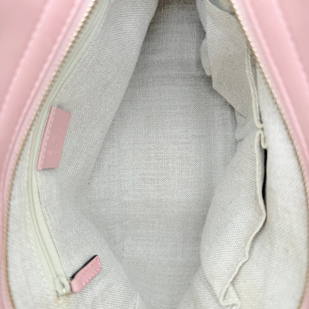 https://cdn.shopify.com/s/files/1/0564/9376/8855/files/Gucci_Handtasche_Bree_micro_Guccissima_aus_Leder_rosa_vintage_GG_1576.webp?v=1772102599