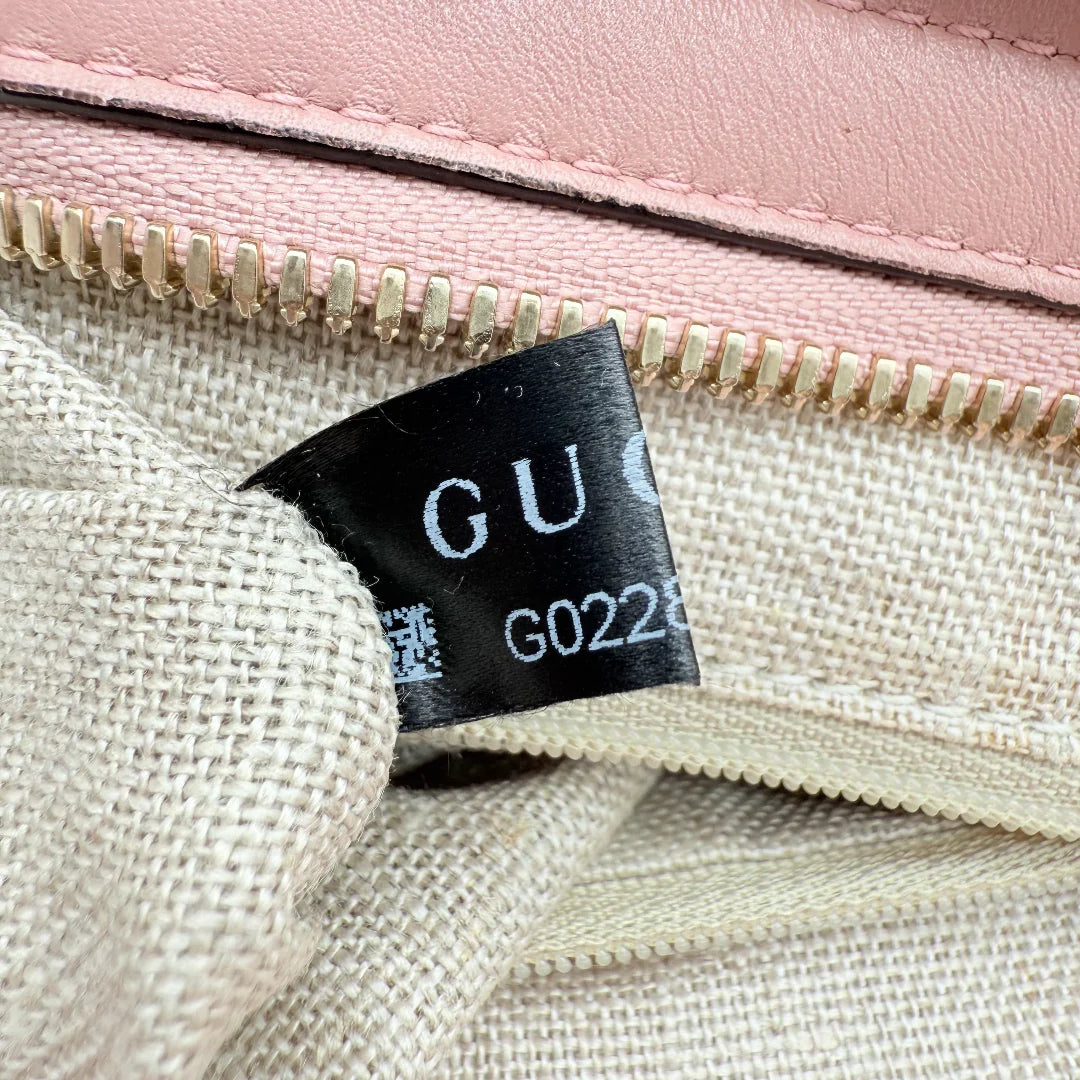 https://cdn.shopify.com/s/files/1/0564/9376/8855/files/Gucci_Handtasche_Bree_micro_Guccissima_aus_Leder_rosa_vintage_GG_1579.webp?v=1772102599