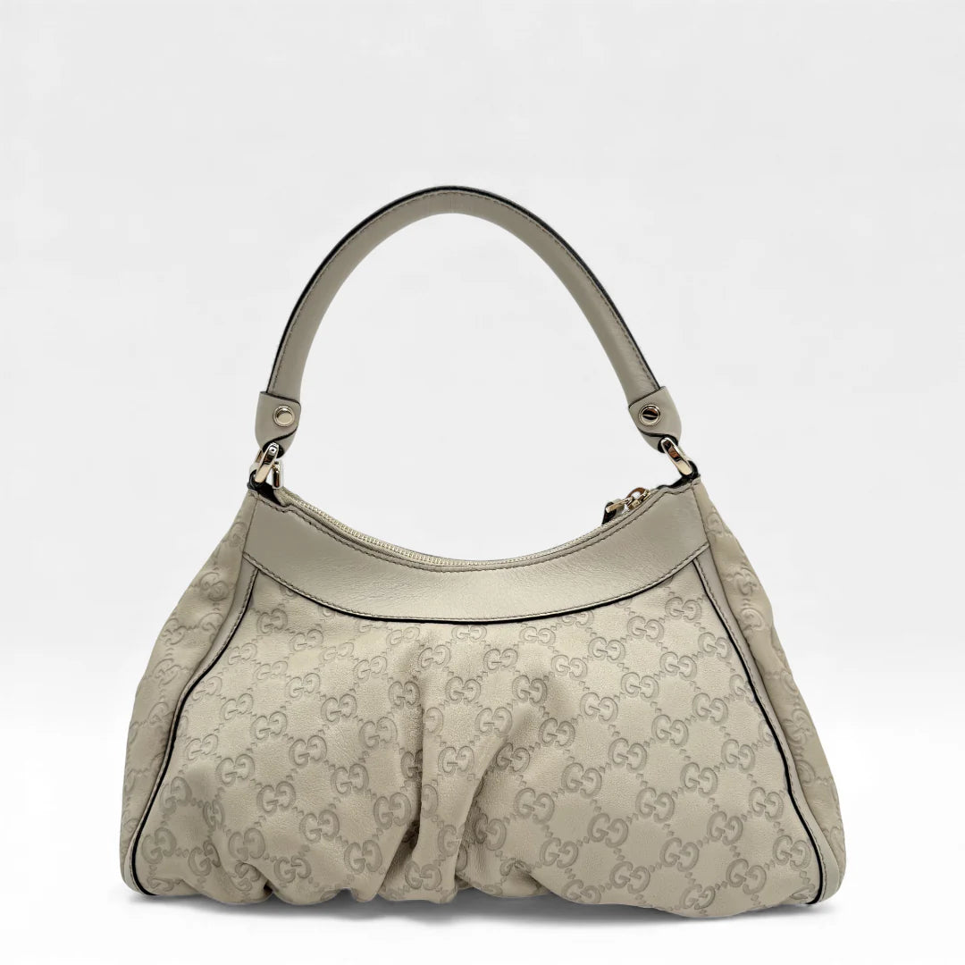 https://cdn.shopify.com/s/files/1/0564/9376/8855/files/Gucci_Handtasche_D-Ring_aus_Leder_monogram_creme___beige_vintage_GG_handbag_5269.webp?v=1765385915