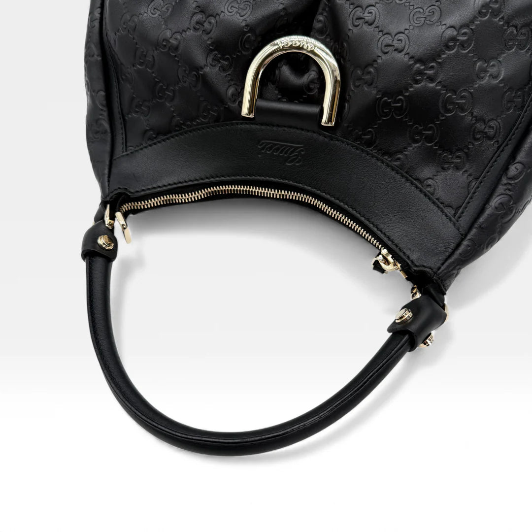 https://cdn.shopify.com/s/files/1/0564/9376/8855/files/Gucci_Handtasche_D-Ring_aus_Leder_monogram_schwarz_vintage_GG_handbag_5260.webp?v=1765382291