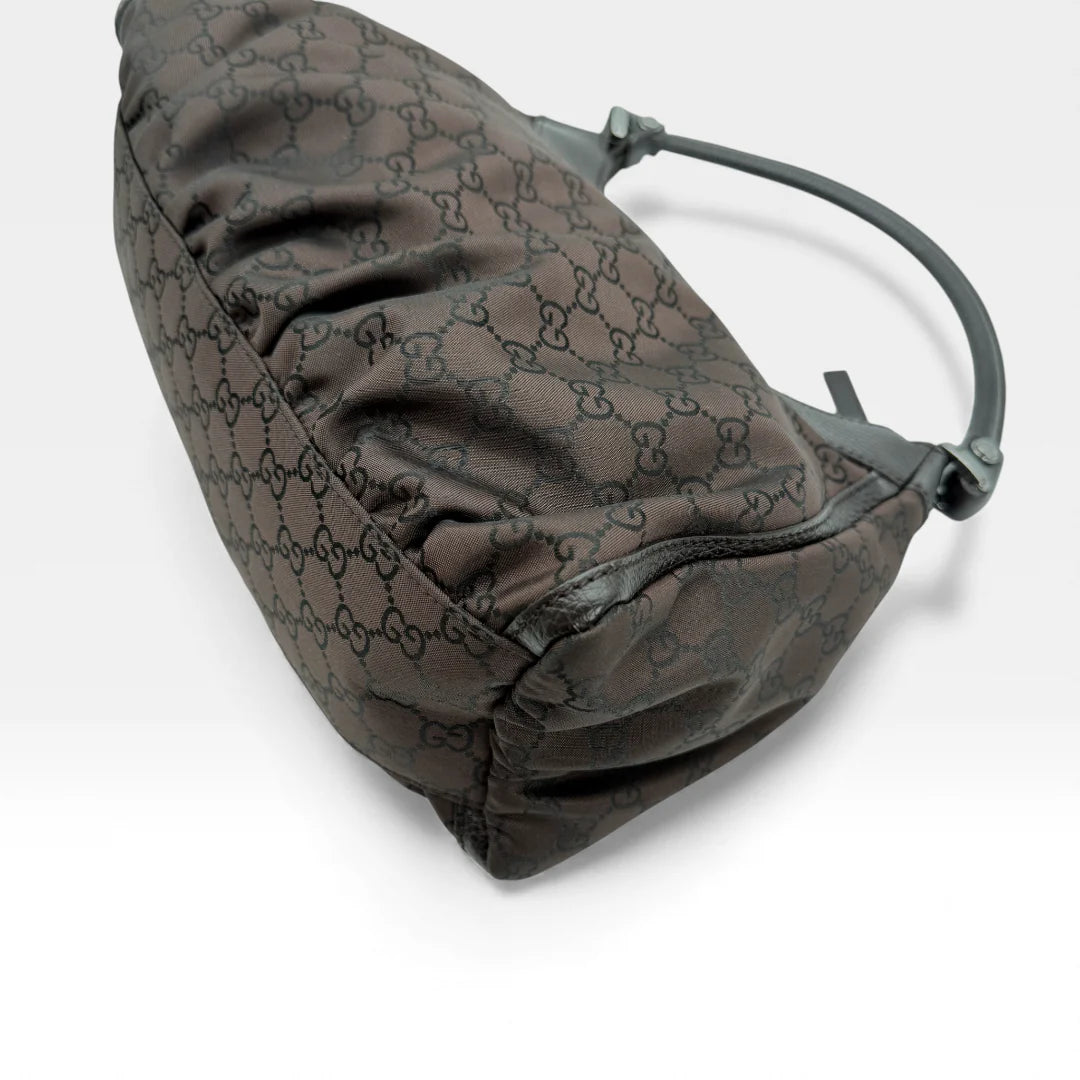 https://cdn.shopify.com/s/files/1/0564/9376/8855/files/Gucci_Handtasche_D-Ring_aus_Nylon_monogram_dunkelbraun_vintage_GG_handbag_5293.webp?v=1765384494