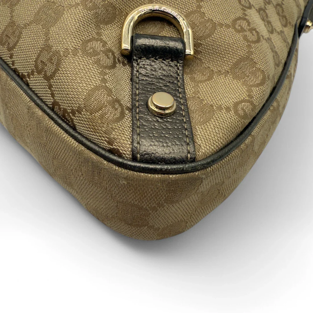 https://cdn.shopify.com/s/files/1/0564/9376/8855/files/Gucci_Handtasche_D-Ring_khaki_Lederdetails_monogram_beige_second_hand_luxury_GG_handbag_8414.webp?v=1741950500