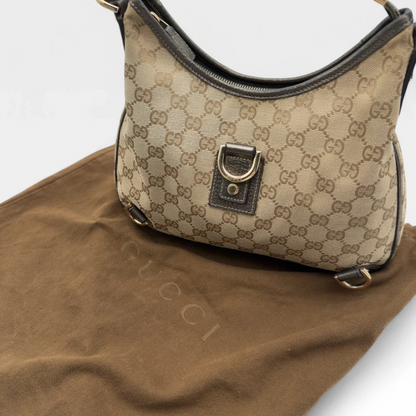 https://cdn.shopify.com/s/files/1/0564/9376/8855/files/Gucci_Handtasche_D-Ring_khaki_Lederdetails_monogram_beige_second_hand_luxury_GG_handbag_8435.webp?v=1741950500