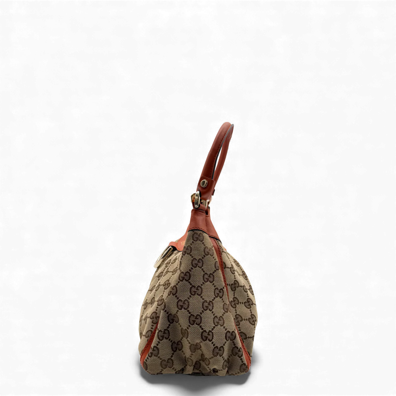 https://cdn.shopify.com/s/files/1/0564/9376/8855/files/Gucci_Handtasche_D-Ring_monogram_beige_vintage_GG_handbag3416.webp?v=1764856666