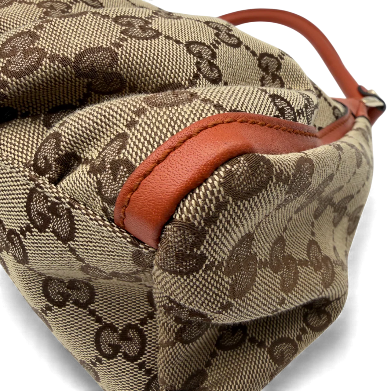 https://cdn.shopify.com/s/files/1/0564/9376/8855/files/Gucci_Handtasche_D-Ring_monogram_beige_vintage_GG_handbag3420.webp?v=1764856666