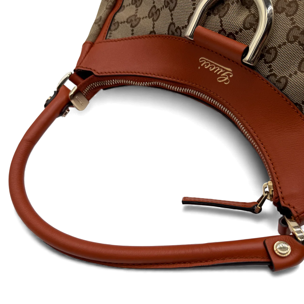 https://cdn.shopify.com/s/files/1/0564/9376/8855/files/Gucci_Handtasche_D-Ring_monogram_beige_vintage_GG_handbag3422.webp?v=1764856666
