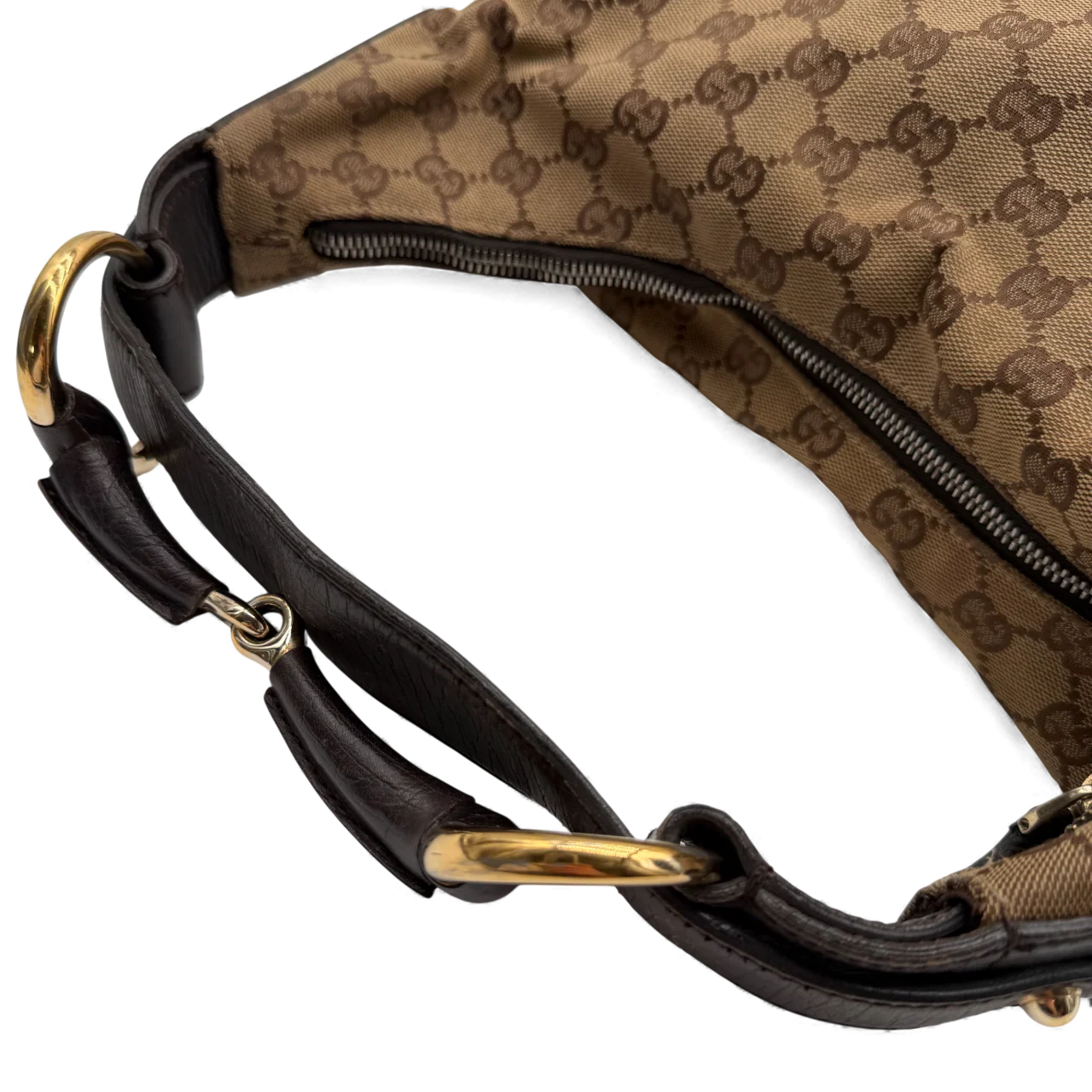 https://cdn.shopify.com/s/files/1/0564/9376/8855/files/Gucci_Handtasche_Horsebit_Hobo_monogram_beige_vintage_GG_handbag3185_332f5c1f-22bf-4bd1-a19d-b5906c420559.webp?v=1764856329