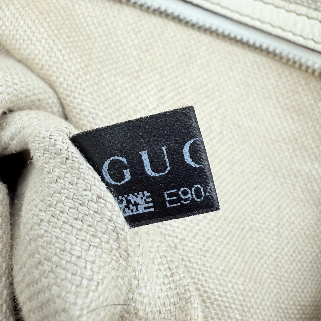 https://cdn.shopify.com/s/files/1/0564/9376/8855/files/Gucci_Handtasche_Horsebit_mit_Umhangegurt_monogram_beige_vintage_GG_1700.webp?v=1772101512