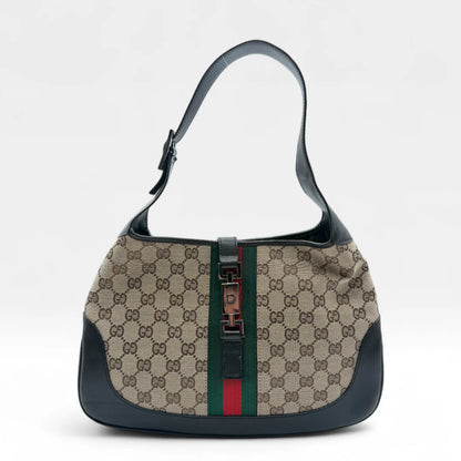 https://cdn.shopify.com/s/files/1/0564/9376/8855/files/Gucci_Handtasche_Jackie_Sherry_Line_monogram_beige_vintage_GG_handbag0297.webp?v=1760698365