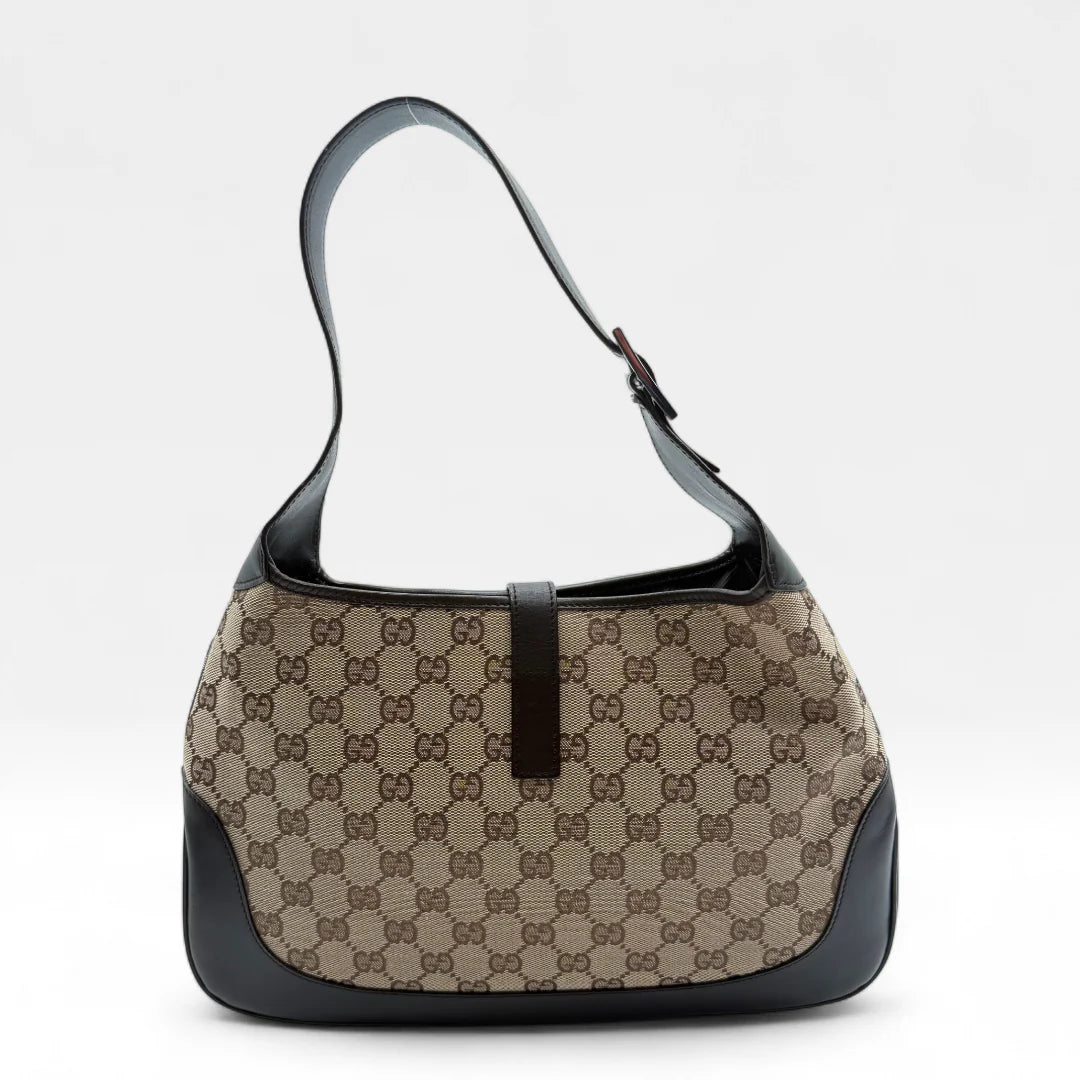 https://cdn.shopify.com/s/files/1/0564/9376/8855/files/Gucci_Handtasche_Jackie_Sherry_Line_monogram_beige_vintage_GG_handbag0298.webp?v=1760698376