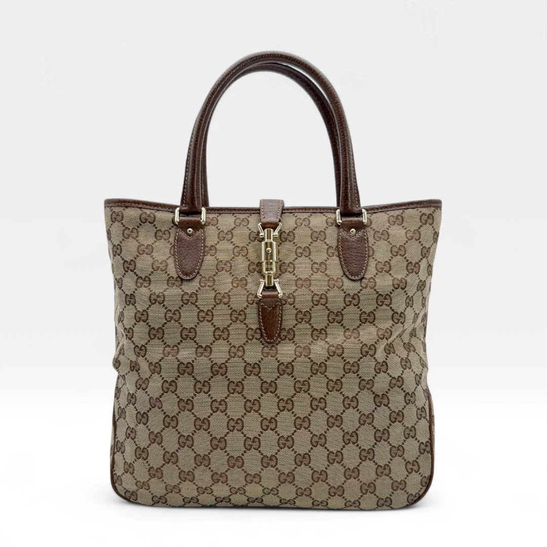 https://cdn.shopify.com/s/files/1/0564/9376/8855/files/Gucci_Handtasche_Jackie_Tote_bag_monogram_beige_Vintage_luxury_GG_handbag1288.webp?v=1752678085