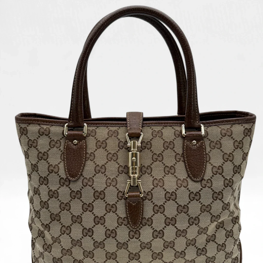 https://cdn.shopify.com/s/files/1/0564/9376/8855/files/Gucci_Handtasche_Jackie_Tote_bag_monogram_beige_Vintage_luxury_GG_handbag1297.webp?v=1752678251