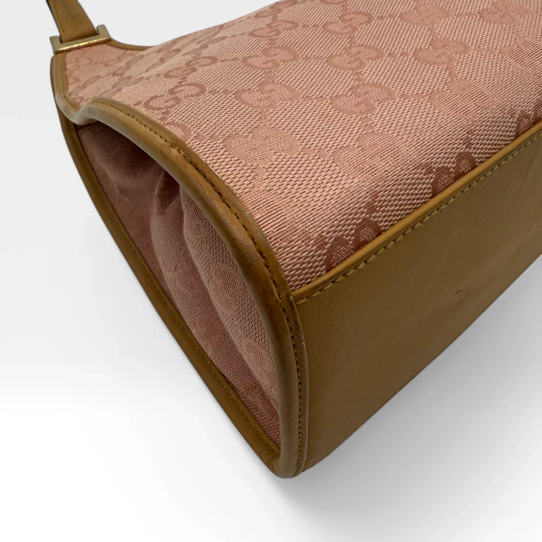 https://cdn.shopify.com/s/files/1/0564/9376/8855/files/Gucci_Handtasche_Jackie_hellbraunes_Leder_monogram_rosa_vintage_designer_GG_handbag_4682.webp?v=1745484466