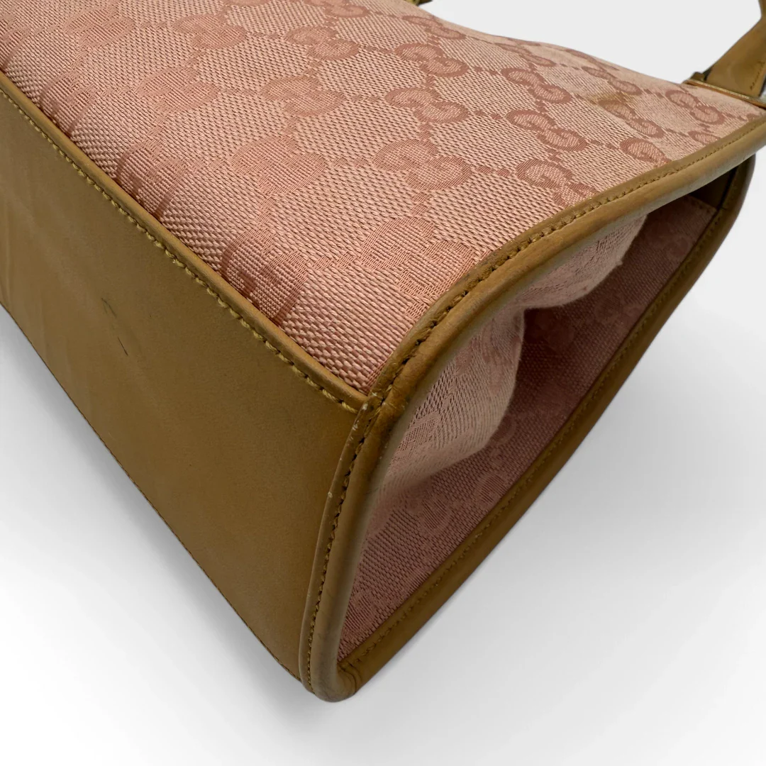 https://cdn.shopify.com/s/files/1/0564/9376/8855/files/Gucci_Handtasche_Jackie_hellbraunes_Leder_monogram_rosa_vintage_designer_GG_handbag_4683.webp?v=1745484466