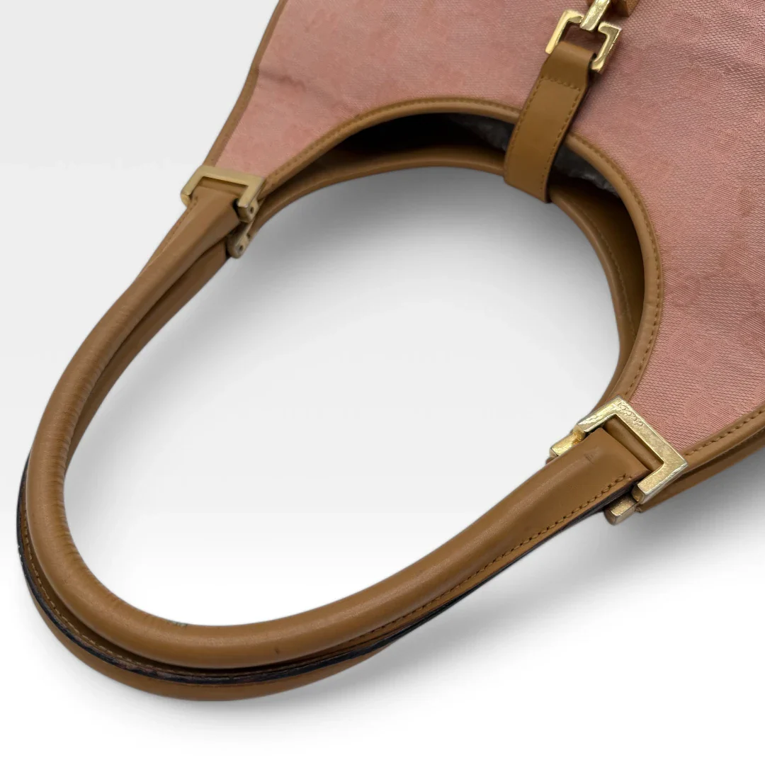 https://cdn.shopify.com/s/files/1/0564/9376/8855/files/Gucci_Handtasche_Jackie_hellbraunes_Leder_monogram_rosa_vintage_designer_GG_handbag_4685.webp?v=1745484466