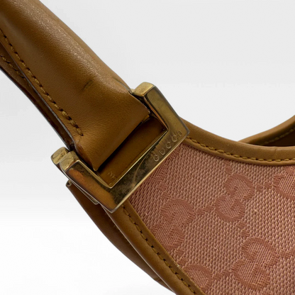 https://cdn.shopify.com/s/files/1/0564/9376/8855/files/Gucci_Handtasche_Jackie_hellbraunes_Leder_monogram_rosa_vintage_designer_GG_handbag_4687.webp?v=1745484466