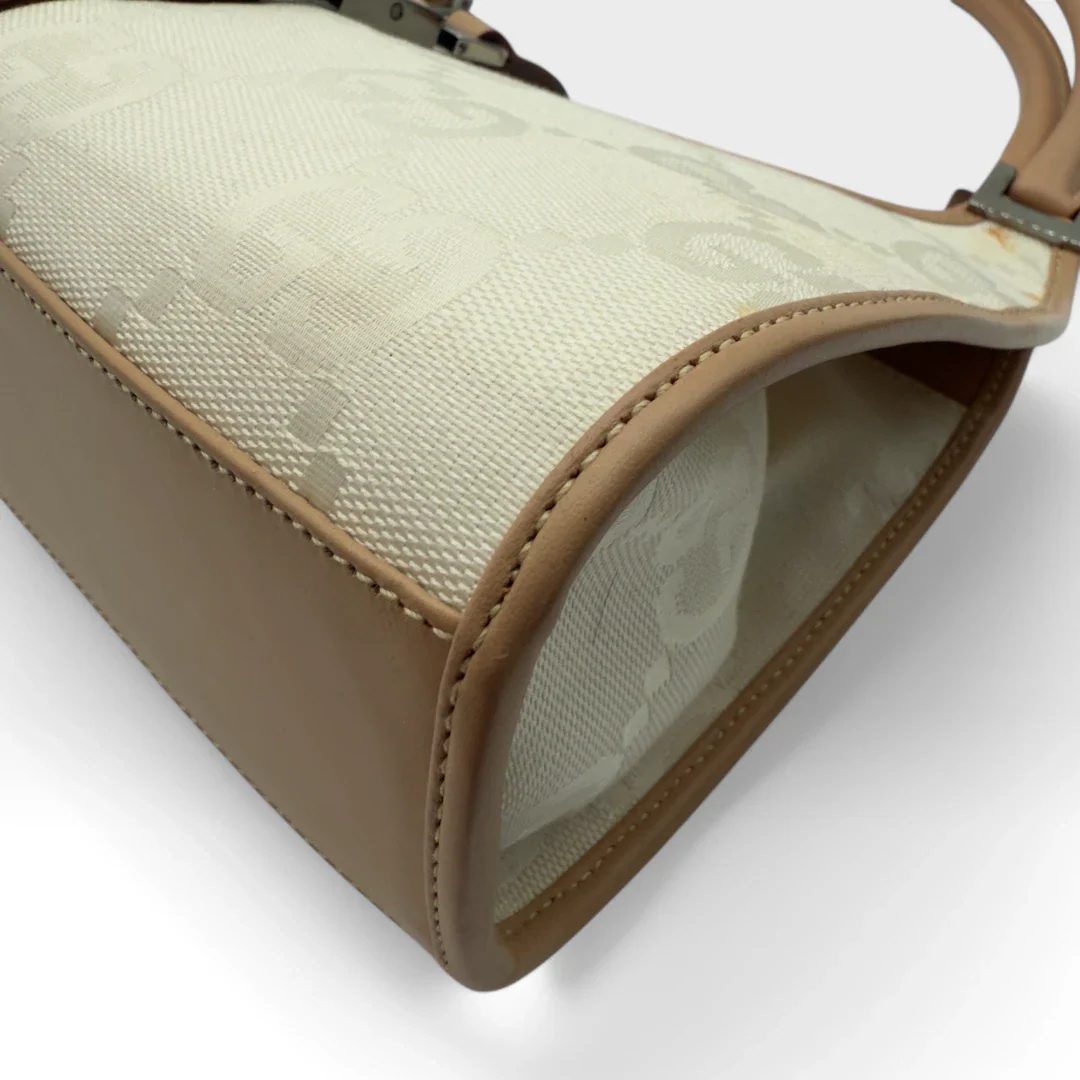 https://cdn.shopify.com/s/files/1/0564/9376/8855/files/Gucci_Handtasche_Jackie_mit_hellbraunen_Leder_monogram_weiss_vintage_designer_GG_handbag_8297.webp?v=1741969125