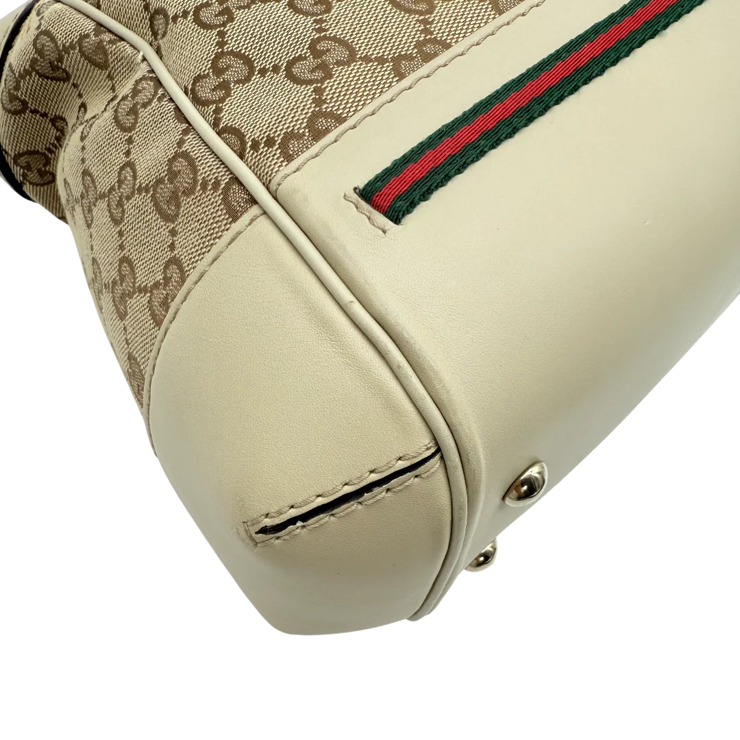 https://cdn.shopify.com/s/files/1/0564/9376/8855/files/Gucci_Handtasche_Mayfair_mit_Umhangegurt_Lederdetails_beige_monogram_beige_vintage_GG_0985.webp?v=1770899106