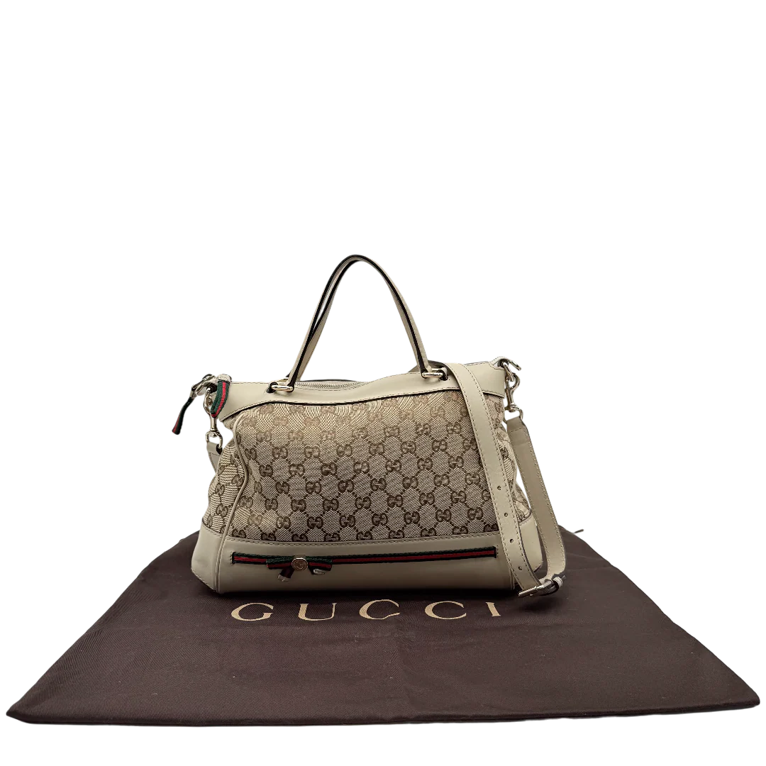https://cdn.shopify.com/s/files/1/0564/9376/8855/files/Gucci_Handtasche_Mayfair_mit_Umhangegurt_Lederdetails_beige_monogram_beige_vintage_GG_0998.webp?v=1770899106