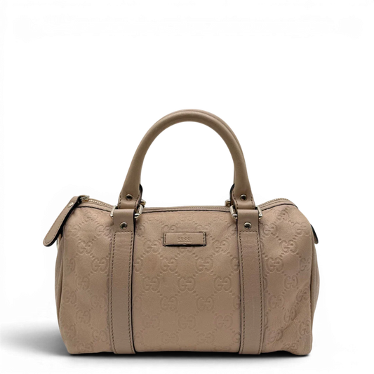 https://cdn.shopify.com/s/files/1/0564/9376/8855/files/Gucci_Handtasche_Mini_Boston_aus_Leder_beige_vintage_GG8487.webp?v=1781107555