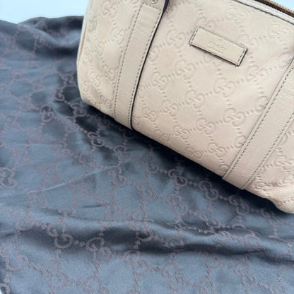 https://cdn.shopify.com/s/files/1/0564/9376/8855/files/Gucci_Handtasche_Mini_Boston_aus_Leder_beige_vintage_GG8504.webp?v=1781107555